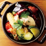 フランス製staub（ストウブ）社の鋳物の鍋“ココット”にちなんで、お店の名前は【喰なべ(たなべ)】