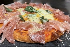 半熟卵と生ハムのトマトピッツァ Sサイズ