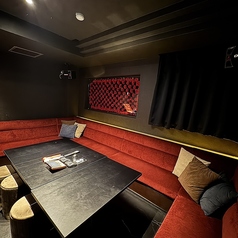 個室では13名様までご利用可能で、大人数の女子会や二次会などにおすすめです!リラックスした雰囲気の中でお楽しみいただけます♪