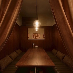 【半個室】カーテンで仕切られたプライベート性高い空間です。