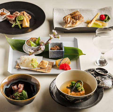 尾崎牛や味噌で味わうお寿司など至高の逸品が楽しめるお店です。銀座駅徒歩圏内。