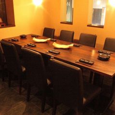 ブーツを履いている女性や靴を脱ぐのが面倒なお客様に好評です。