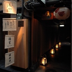 先斗町に佇むお店『花柳』路地をすすめば、期待高まる店内へ・・・