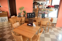 2名様席のテーブルがあります。最大8名様でご利用可のテーブル席は、友達同士や、女子会、誕生日や記念日、職場の飲み会でも使えるお席です♪ごゆっくりお楽しみください！