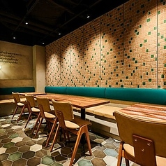 レイアウト自由自在のテーブル席。大人数のご利用の際はお電話にてお問い合わせくださいませ。