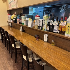 お一人様でお気軽にご利用いただけるカウンター席！お仕事終わりのサク飲みやランチなどお気軽にお越しください。