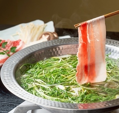 黒豚しゃぶしゃぶと水菜のはりはり鍋の写真