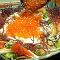 料理メニュー写真 【名物！】海鮮源ちゃんサラダ