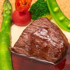 牛フィレ肉のロティ ペリグーソース