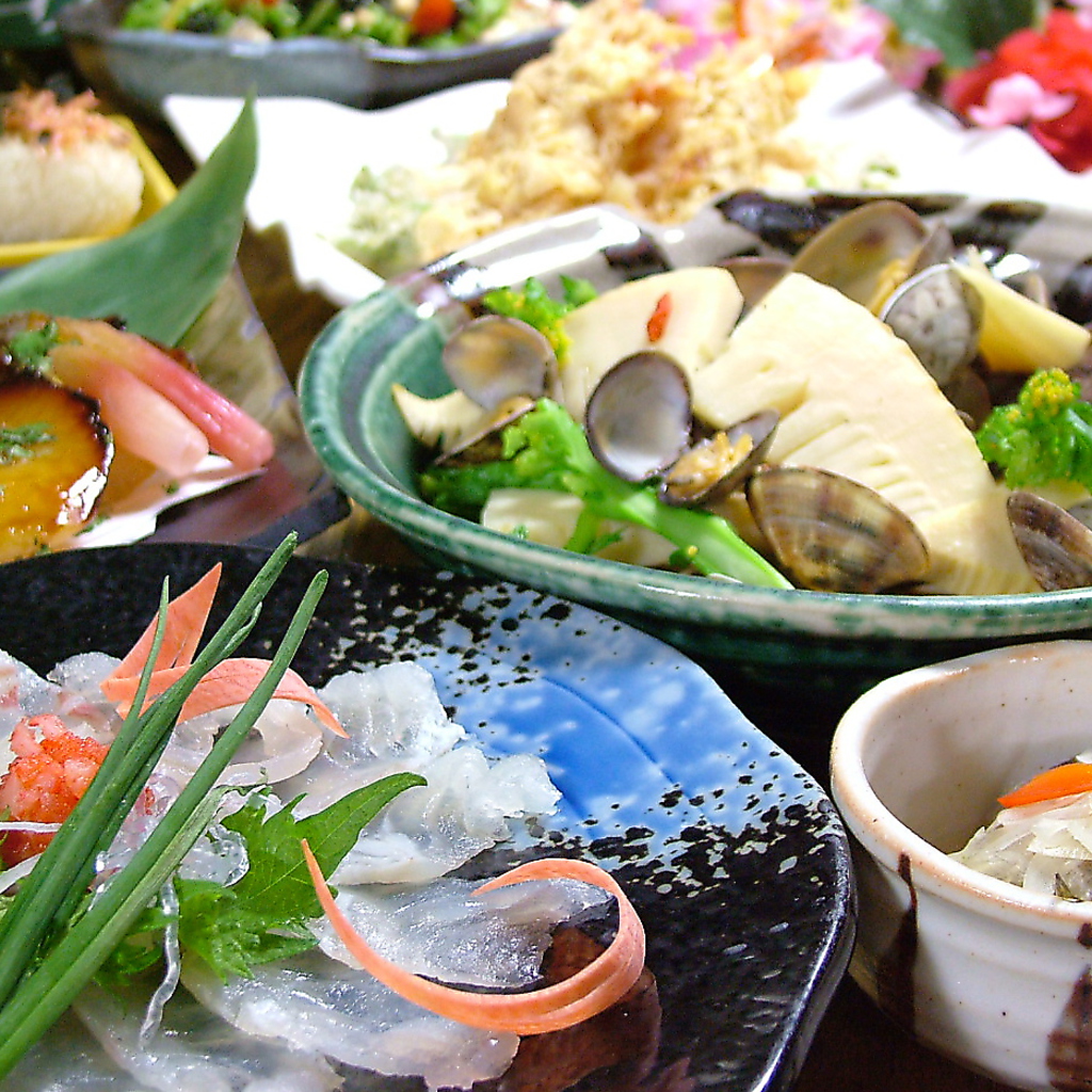 季節に合わせた旬食材のお料理をご用意。瀬戸内地物使用の宴会にお勧めコースは4400円(税込)～ご用意