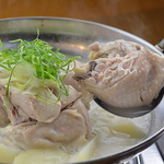 フジヤマドラゴン1番人気メニュー「タッカンマリ」コラーゲンたっぷりで低カロリー、女性に大人気☆ 