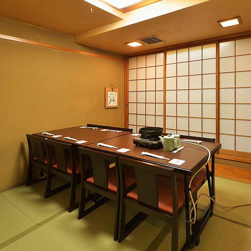 宴会やお祝い、接待に最適な個室席もあり、様々なシーンに対応可能です。ご予約お待ちしております。