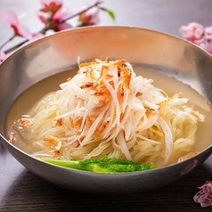 桜エビと新玉ネギの冷麺