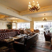 恵比寿駅から徒歩4分の便利な立地に位置する当店は、アクセスが良好で、デートや記念日のお食事にピッタリ。宴会や歓送迎会、打ち上げや女子会など、多様なシーンに対応した柔軟な席の調整が可能です。