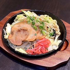 博多屋台の名物♪豚骨焼きラーメン880円（税込）の写真