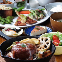 Cafe&bar Castle840 キャッスルハチヨンマルの特集写真