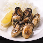 バターの豊かな風味とにんにくの香りが食欲をそそる「牡蠣のガーリックバターソテー」はまさに絶品◎