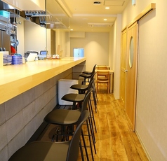 横並びのカウンター席を6席ご用意しています。おひとりさまでもどうぞ気軽にご来店ください♪