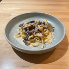 牛ベーコンとゴボウのクリームソース