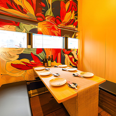 少人数様向けのオシャレな"個室"を完備しております♪デート利用から、少人数の飲み会、接待などにもご好評頂いております。町田駅より徒歩3分の和モダン居酒屋「よりみち」は2名様～最大90名様までご利用頂けます!!貸切宴会につきましては人数や予算、開催時間などお気軽にご相談ください♪お得なクーポンも多数ご用意!!