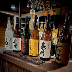 希少な銘柄を含む日本酒・焼酎を多数ご用意。肉の旨味を引き立てる一杯とともに、黒家ならではの贅沢なひとときをお楽しみください。