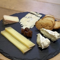 【チーズの種類も充実】お好みのワインと一緒に