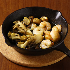 エビとキノコのアヒージョ（バケット付き）