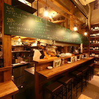 ワイン棚の隠し扉も！遊び心溢れる隠れ家