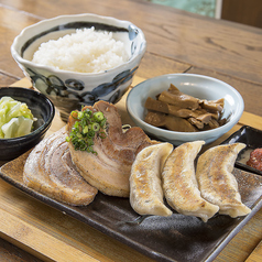 いつでも肉汁餃子が楽しめます