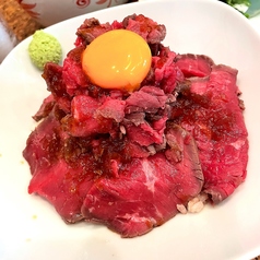 限定10食！和牛ステーキとローストビーフのあい盛り丼