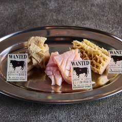 ホルモン盛合せ３種　２切れづつ