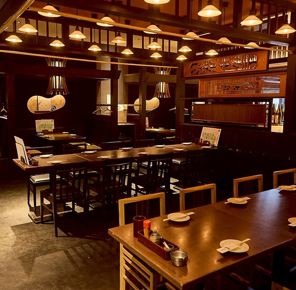 当店のお席は『同じ空間でみんなで楽しく』をテーマに最大24名様でご利用いただけます。