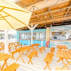 フォトジェニックなロケーションで夏の由比ヶ浜の海を漫喫♪