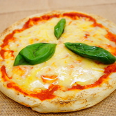 窯で焼き上げた本格ピザは大人気！「CARIBBEANCAFE（カリビアンカフェ）守谷店」の看板メニューです！食事やつまみと大活躍です！