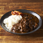 焼肉屋の本気カレー。焼肉店だからこそ生み出せる濃厚な牛の出汁とスパイスがベースの一品。