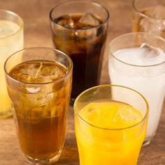 オレンジジュース／グレープフルーツジュース／カルピス/コーラ／ジンジャーエール／ウーロン茶／緑茶