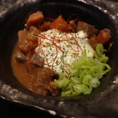親鳥と鶏もつのモッツアレラチーズのどて煮