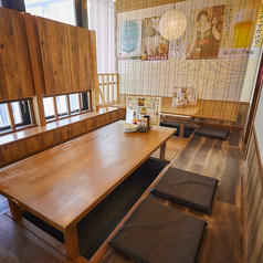 移動可能で2名様からご利用頂けます♪靴を脱いでゆったり過ごせる座敷席が人気です。仲間と肩を並べて会話が弾む時間をお過ごしいただけます。送別会・歓迎会にも最適です。