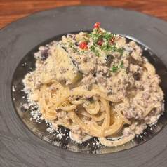 パスタ・旬茄子入りボロネーゼビアンカ