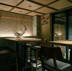 テーブル席をご用意。落ち着いた空間でゆっくりとお楽しみください