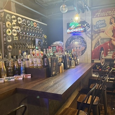 スタイリッシュで落ち着いた雰囲気のカウンター席をご用意◎お一人様でのご来店はもちろん、横並びでお酒やお食事を楽しみたい方にもぴったりです♪お好みの一杯を片手に至福のひとときを。