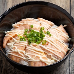 炙りサーモンマヨ丼