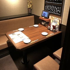 落ち着いた雰囲気の店内には少人数様からご利用いただける個室もご用意しておりますのでプライベートシーンにもおすすめです。