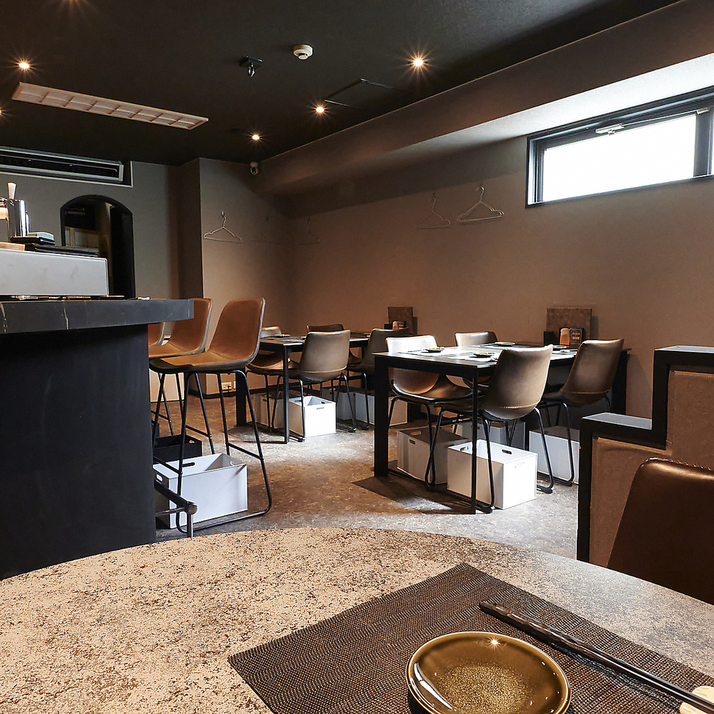 【10名様より貸切OK】周囲を気にせず過ごせるお洒落な空間で、プライベートなご宴会を実現できます。