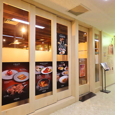 25名様から最大40名様までの貸切OK！レイアウト自由な店内で、異国情緒あふれる本格パーティーを。