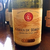 ギガル　コード・デュ・ローヌ　ブラン南フランス/ローヌ　　スパイシーさの中に、桃や白バラの香りを感じる複雑味が特徴のワイン