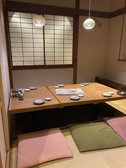 2部屋ございます。6名から7名までゆったり座れます。コースでのご案内と、させていただいております。