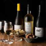 店長が厳選したワインは自慢の料理と相性抜群です。カジュアルにワインをお愉しみいただけます。