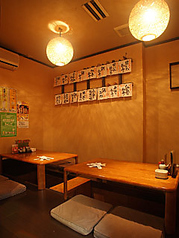 半個室の掘りごたつ席。5から8名様用。