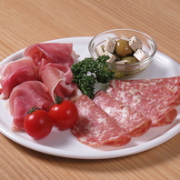 ビールに合うお料理を豊富にご用意しております！